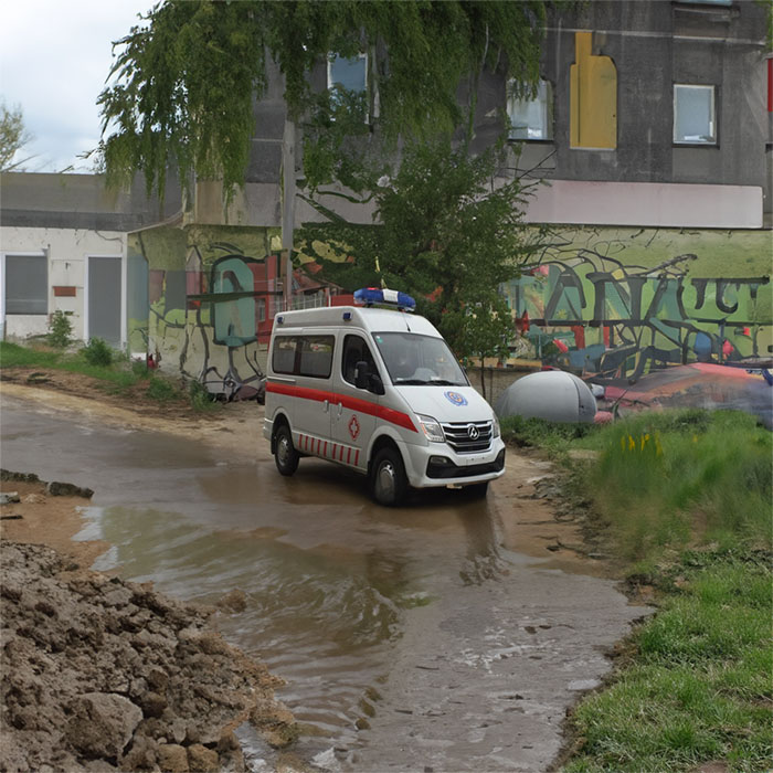 西宁出租急救车联系电话