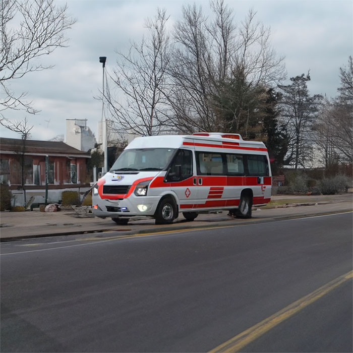 西宁私人救护车出租多少钱