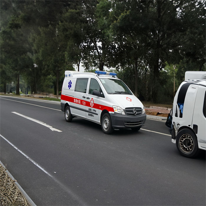 西宁救护车租赁电话