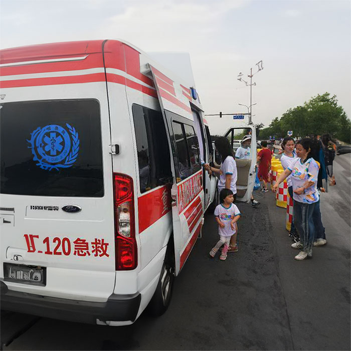 西宁救护车租赁电话