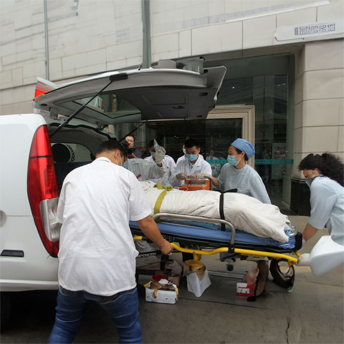 西宁出租急救车电话号码