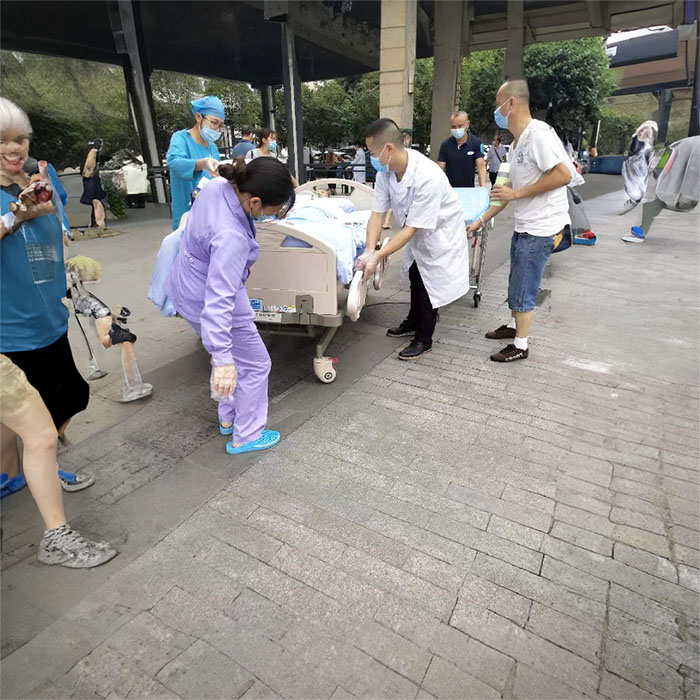 西宁救护车出租费用