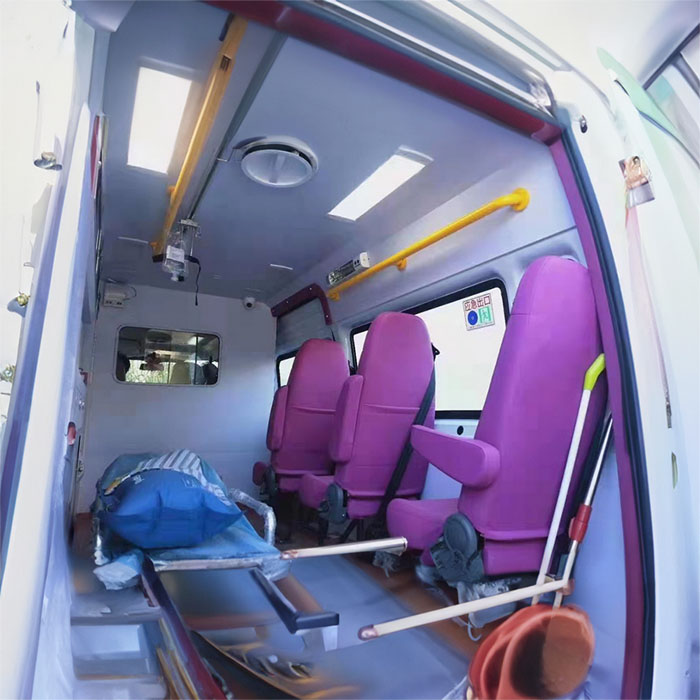 长途救护车的运输