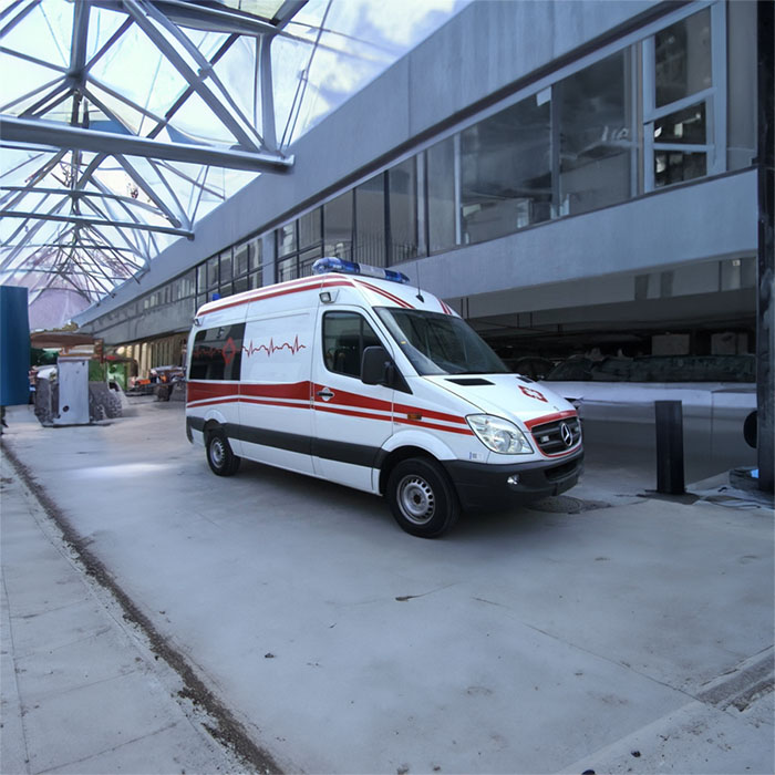 西宁市口腔医院预约私人救护车租赁到湖北神农架叫救护车一般多少钱出租公司