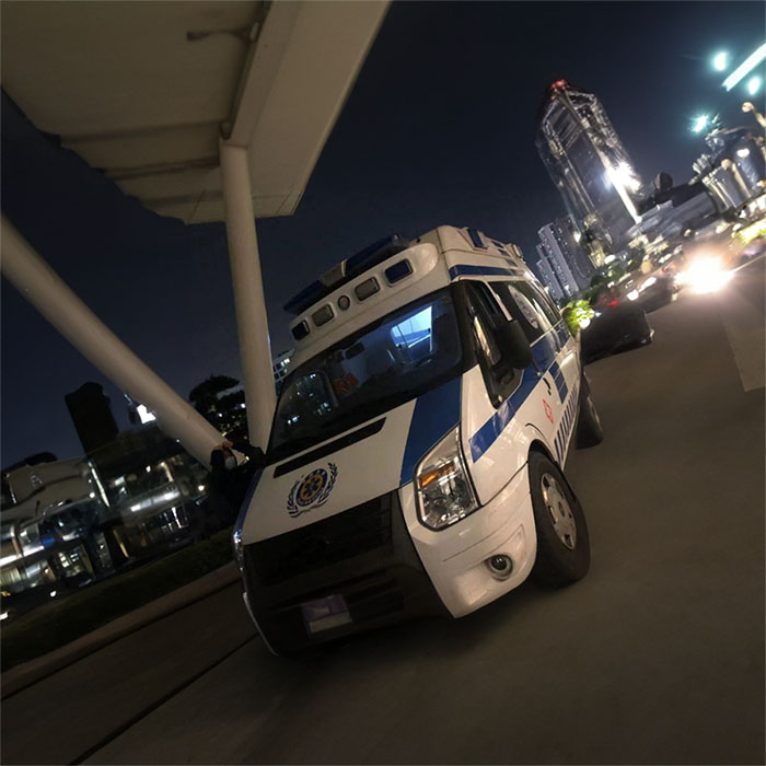 西宁市城中区人民街社区卫生院私人救护车出租到广东广州出租救护车多少钱