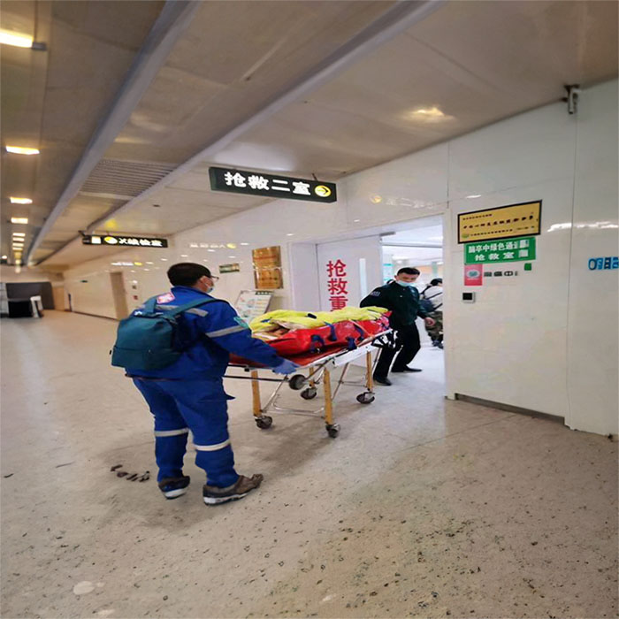 青海省中医院租赁私家救护车转院到贵州黔西南救护车出租公司背哪些