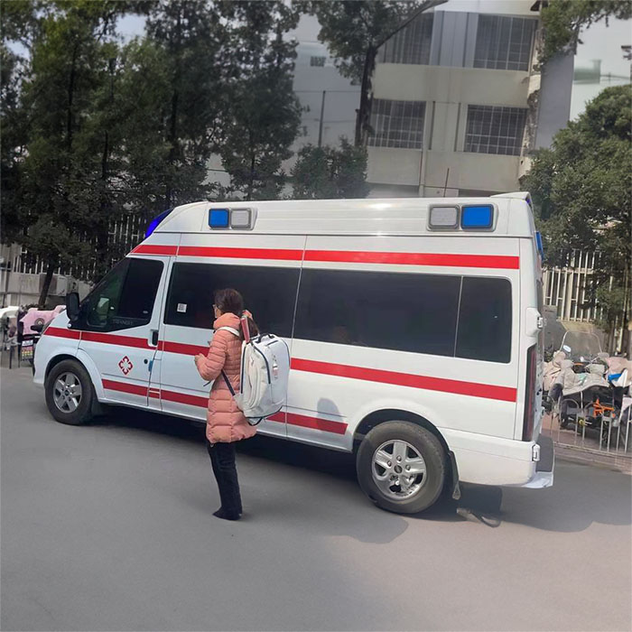 青海省精神卫生防治院租私家救护车转院到河北廊坊救护车出租价格大概多少钱一公里