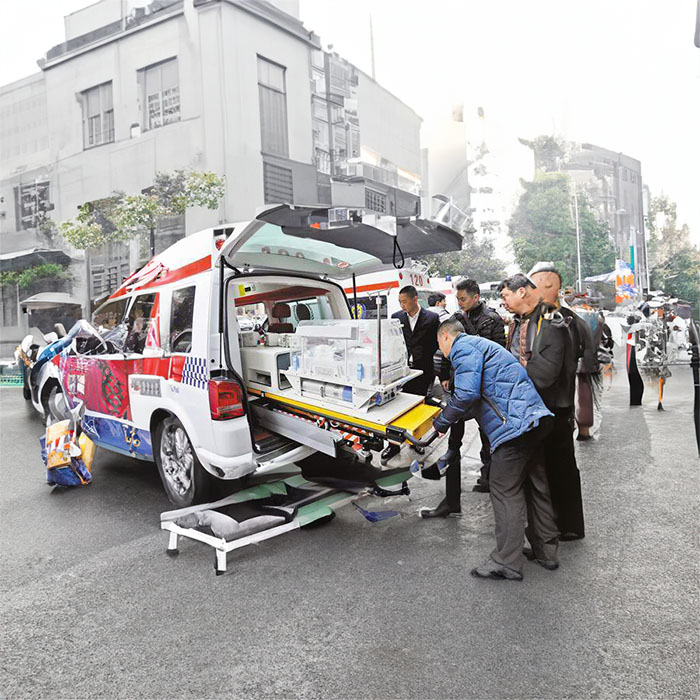 青海省西宁海南州贵德县河西镇中心卫生院租救护车护送到广西河池跨省120救护车出租多少钱