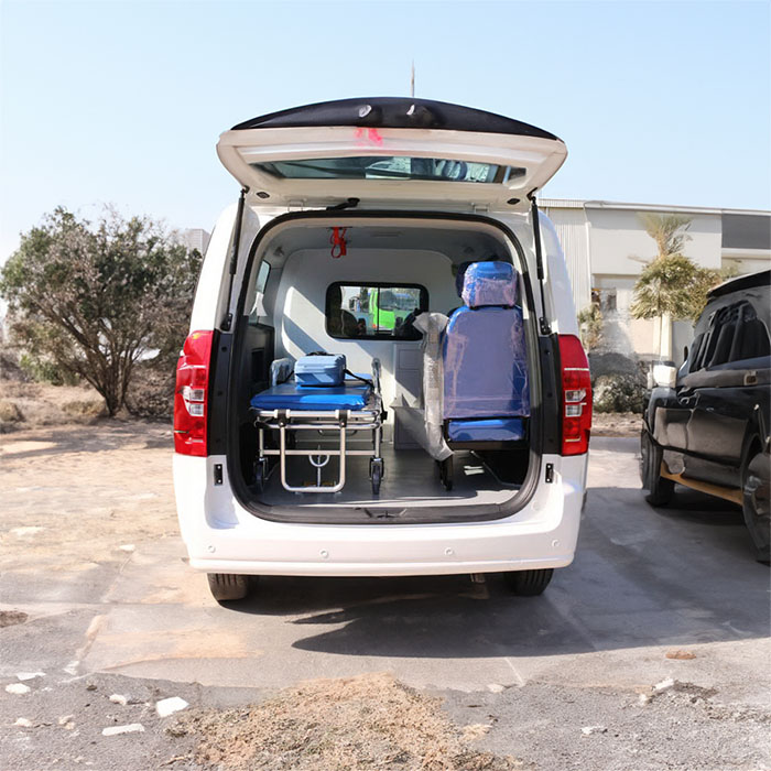 青大附院租私人救护车转院到新疆巴音郭楞救护车出租哪里有