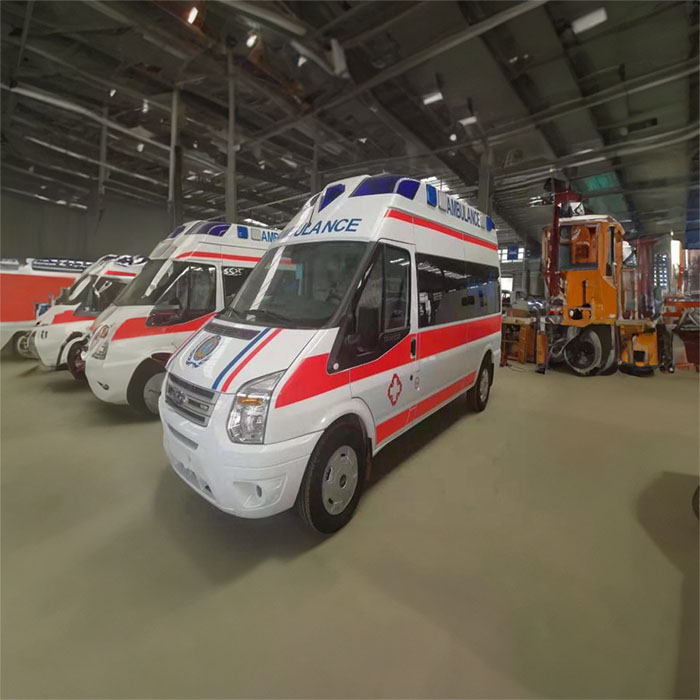 青海省西宁交通医院租私人救护车到新疆伊犁救护车出租 电话是多少钱