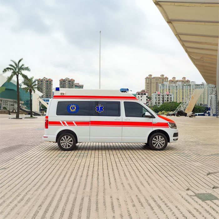 西宁市湘润医院预约私人救护车租赁到云南西双版纳医院救护车叫一次多少钱 出租