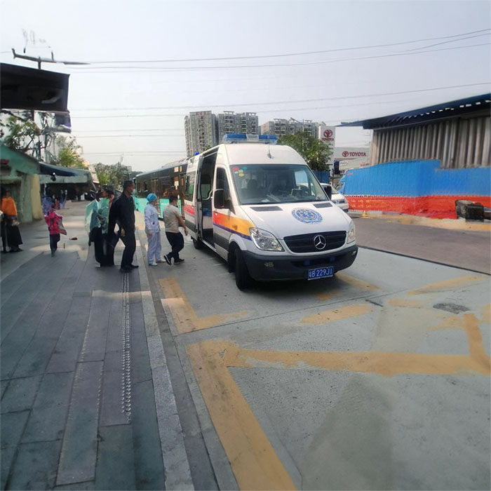 青海省中医院租私人救护车转院到四川宜宾救护车哪里有出租