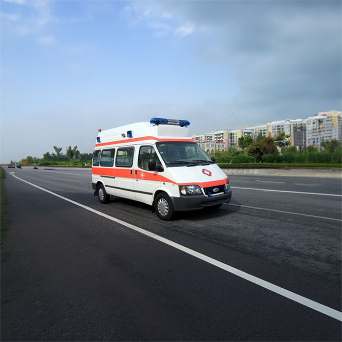 青海西宁仁济医院租赁私家救护车转院到山东济南哪里120救护车出租