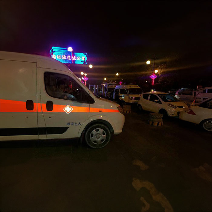 青海省精神卫生防治院租救护车到新疆北屯长途救护车出租电话多少