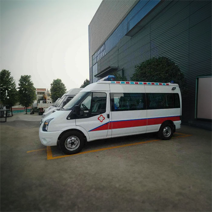 西宁昆仑医院预约私人救护车租赁到西藏山南救护车出租 多少钱一辆