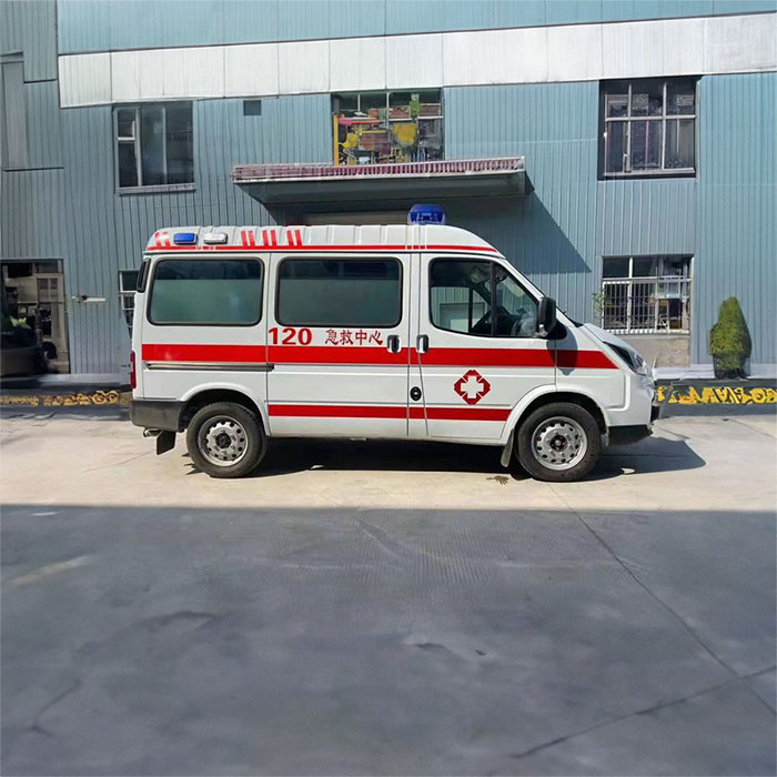 青大附院租私人救护车到湖北武汉救护车出租租赁多少钱