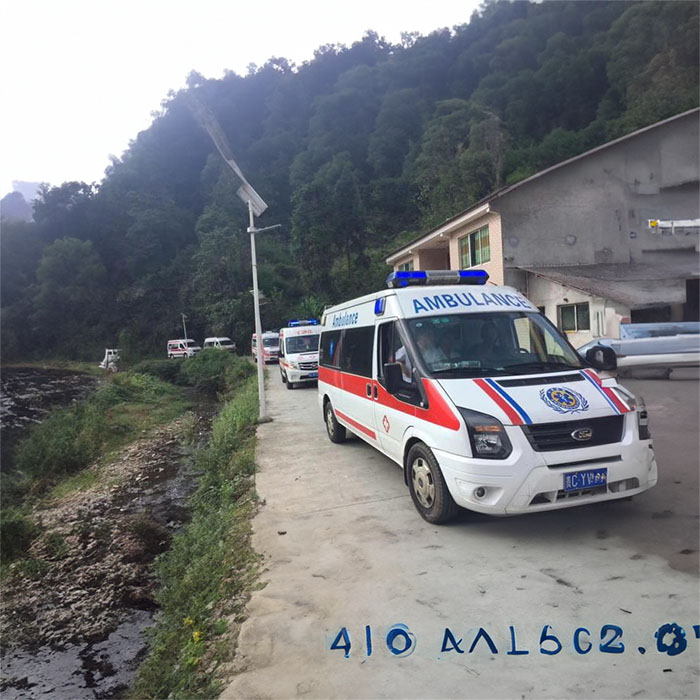 青海红十字医院青海省监狱管理局中心医院预约私人救护车转运到湖北襄阳哪里个体出租救护车便宜