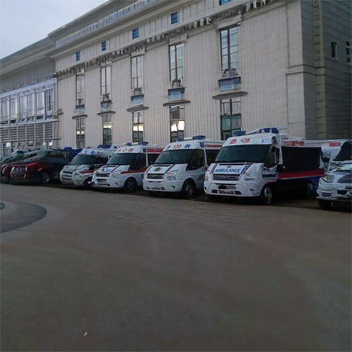 西宁大通博爱医院租私人救护车到新疆乌鲁木齐出租私人救护车多少钱