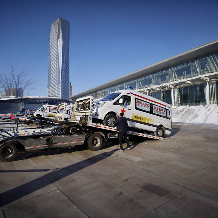 青海省妇女儿童医院租赁私家救护车到新疆喀什救护车出租每公里多少钱