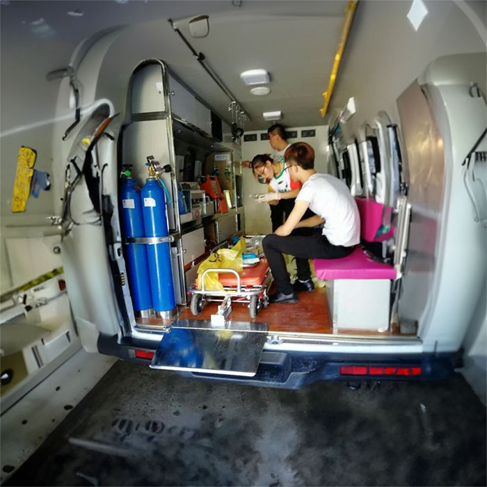 青大附院租私人救护车到浙江湖州包救护车跨省多少钱出租