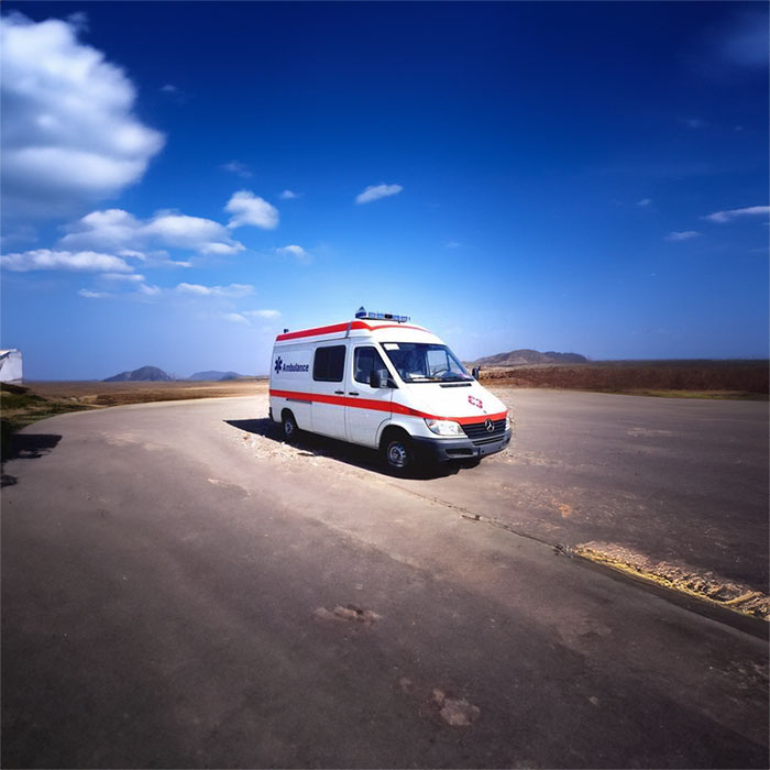 青海省心脑血管病专科医院租私人救护车到黑龙江伊春救护车出租的价格是多少