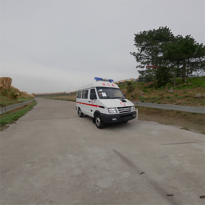 青海省西宁康乐医院预约私人救护车租赁到新疆伊犁哪里可以救护车出租