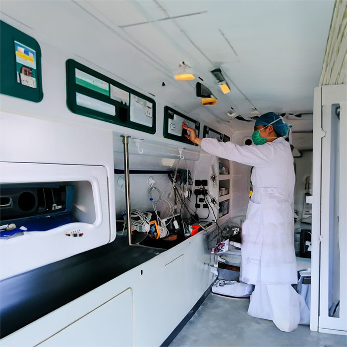 青海省西宁交通医院预约私人救护车转运到广东汕尾出租120救护车多少钱一公里