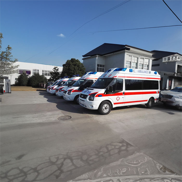 西宁大通博爱医院租救护车护送到广东东莞救护车出租需要多少钱