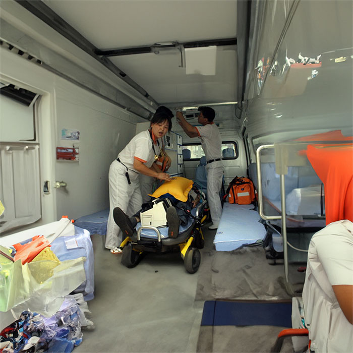 青海省藏医院租救护车护送到广东韶关救护车出租的价格是多少