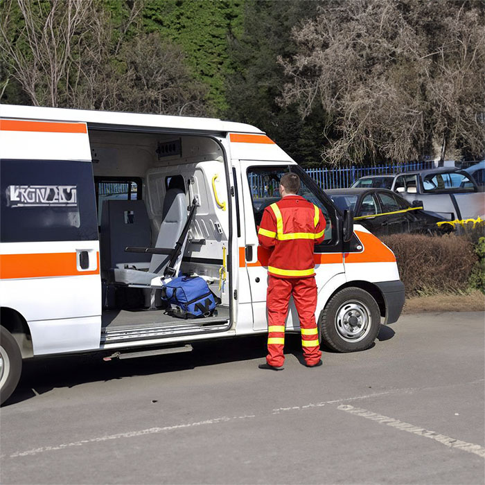 青大附院租赁正规救护车到广东肇庆救护车出租收费多少