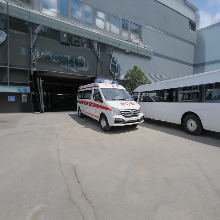 西宁市城东区乐家湾镇卫生院租赁私人救护车转运到广西柳州出租私人救护车多少钱