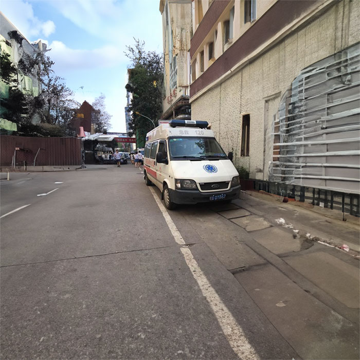 青海西宁红十字医院租120私人急救车到山东淄博私人120救护车出租多少钱