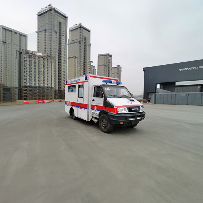 西宁市城中区沈家寨中心卫生院预约私人救护车租赁到云南昆明救护车出租车多少钱一公里