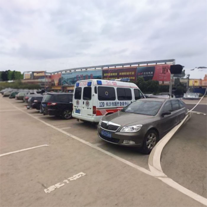 西宁现代妇产医院租赁正规救护车到广东汕尾救护车辆出租价格多少