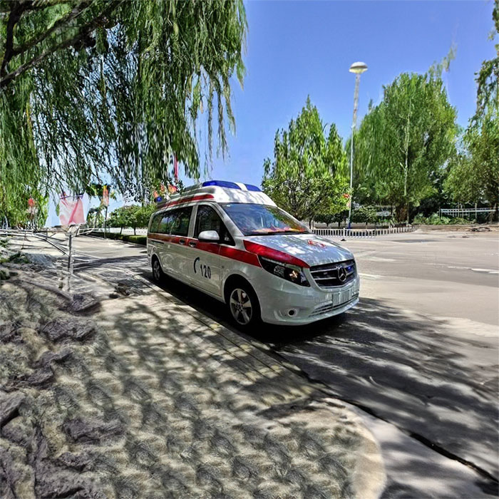 青海省人民医院租用私人救护车护送到湖北恩施急救救护车出租费用多少