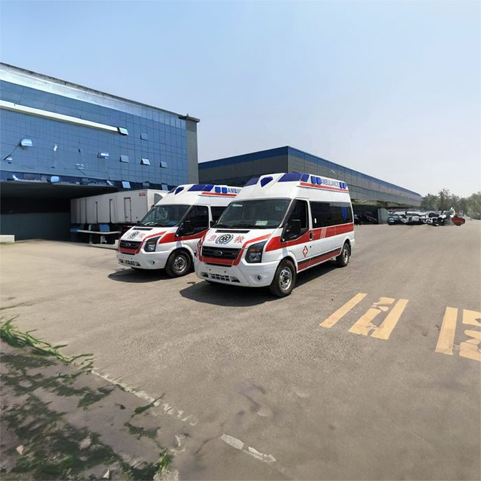 青海西宁红十字医院租赁私人救护车到内蒙古鄂尔多斯医院救护车叫一次多少钱 出租公司