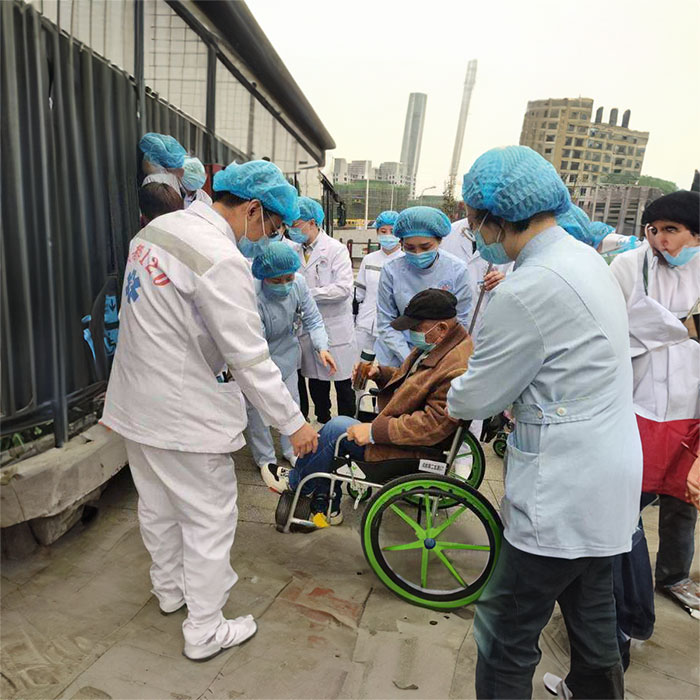 西宁润华皮肤病医院租救护车到四川泸州跨省120救护车出租多少钱