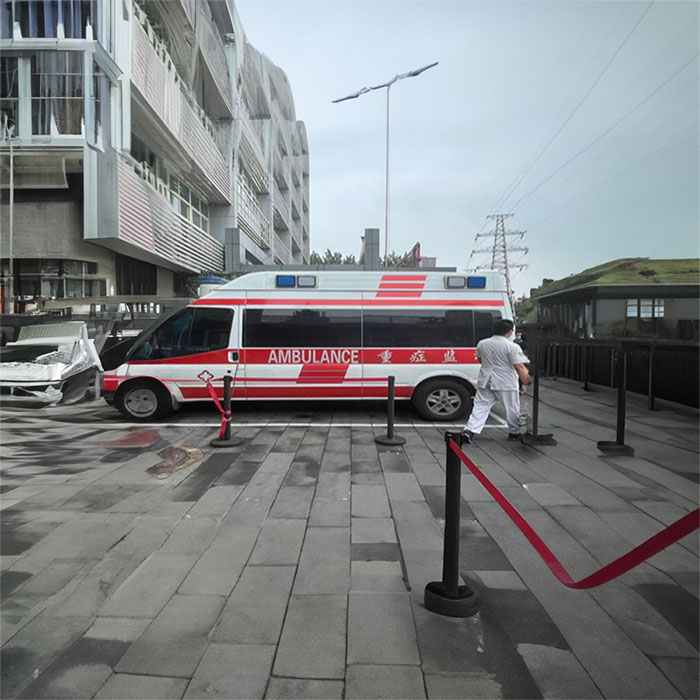 青海西宁众友健康医疗医院租赁私人救护车到甘肃定西跨省救护车出租哪里靠谱