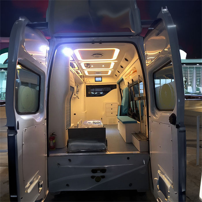 青海省中医院租赁私人救护车到安徽六安医院救护车出租是多少钱一公里