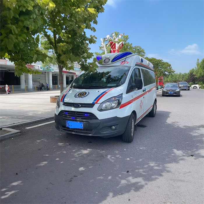 青海省精神卫生防治院租赁私家救护车转院到新疆胡杨河出租救护车多少钱