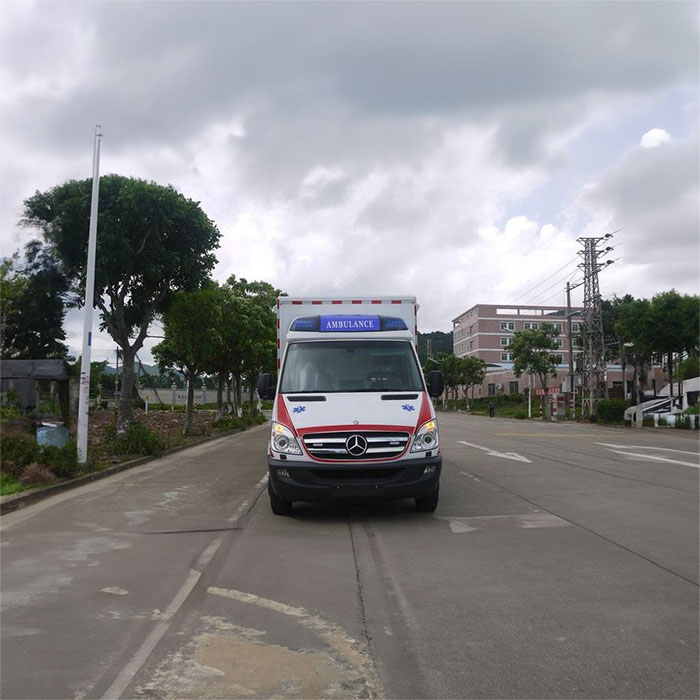 青海省人民医院120私人救护车租赁到新疆克拉玛依哪里可以救护车出租