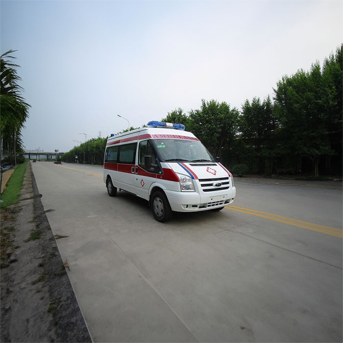 西宁市城东区德令哈路社区卫生院租赁私家救护车到陕西宝鸡医疗救护车出租多少钱