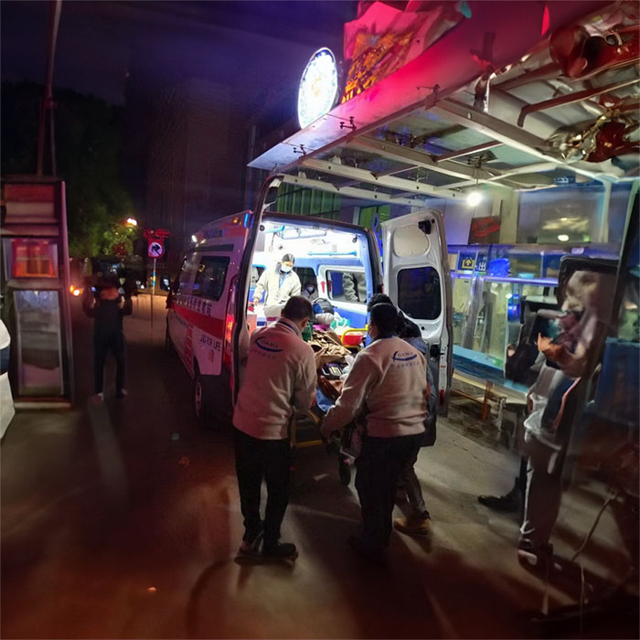 青海省精神卫生防治院租赁正规救护车到黑龙江黑河叫救护车一般多少钱出租公司