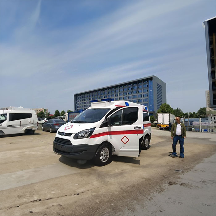 青海红十字医院租用私人救护车到新疆伊犁长途救护车出租哪里实惠