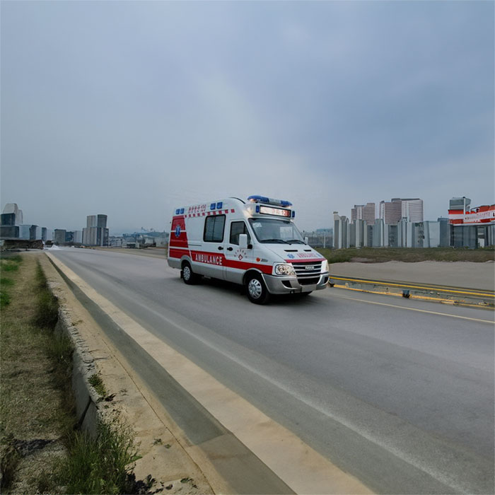 青大附院租私人救护车转院到辽宁营口医院救护车出租是多少钱一公里