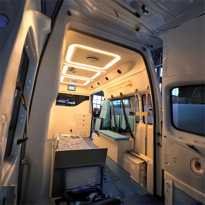 西宁市第三人民医院租赁私家救护车转院到江西抚州救护车出租价格多少