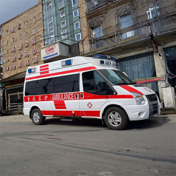 青海省中医院租私家救护车转院到新疆石河子医院救护车出租是多少钱一公里