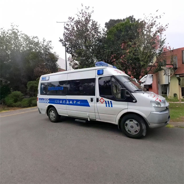 西宁市生殖保健院预约私人救护车租赁到辽宁鞍山出租转院救护车多少钱