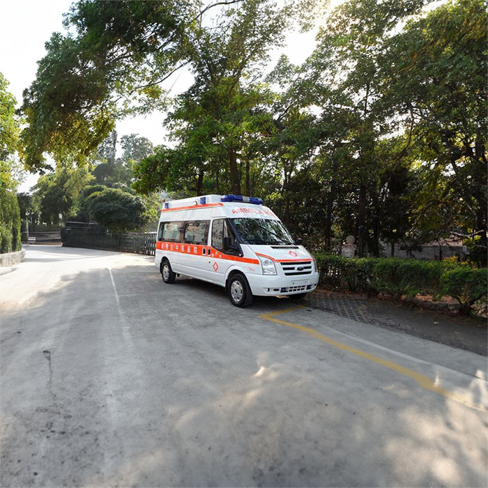 青海省西宁东方男科医院预约私人救护车转运到四川南充哪里有长途救护车出租