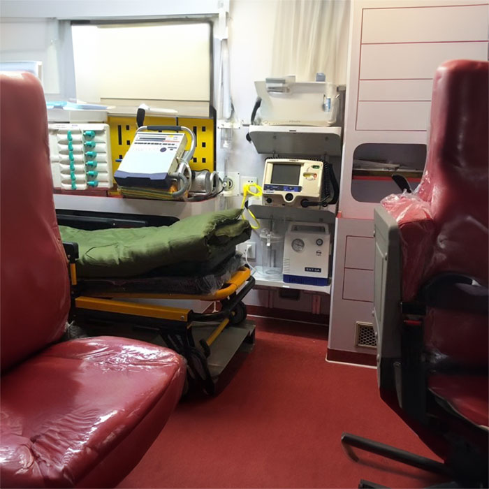 青海省人民医院租用私人救护车到新疆和田救护车出租哪个好